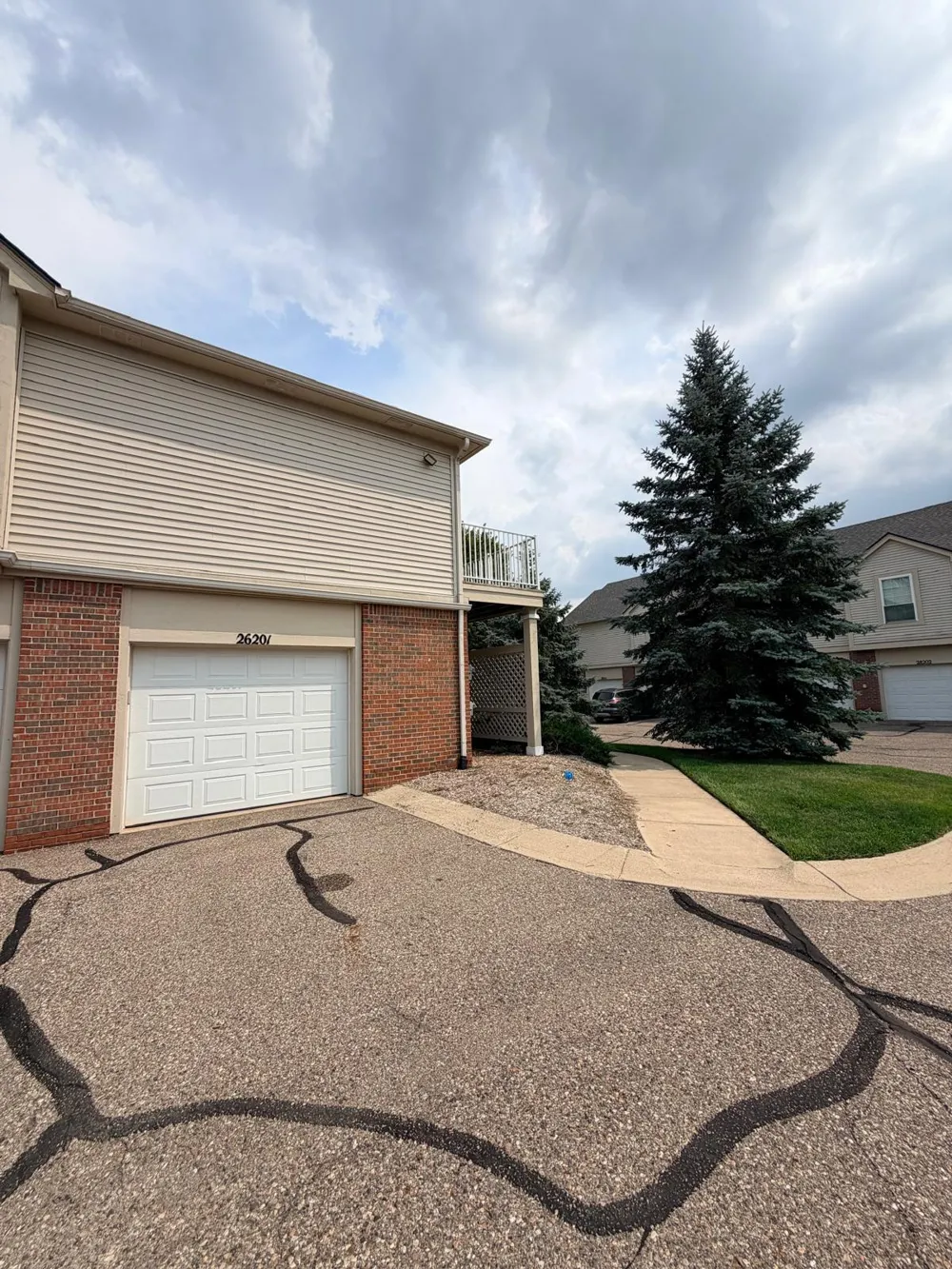 26201 Chesapeake Circle Commerce Charter Township, MI 48390