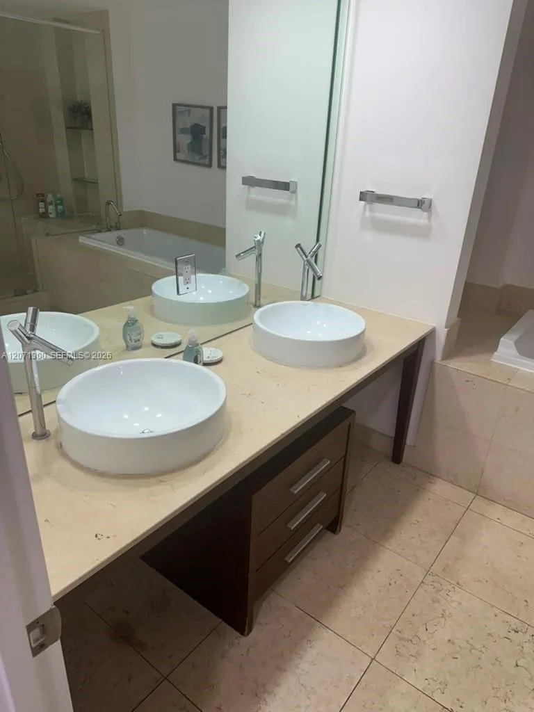 485 Brickell Ave #1908 Miami, FL 33131