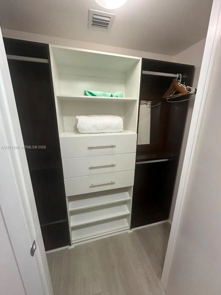 485 Brickell Ave #1908 Miami, FL 33131
