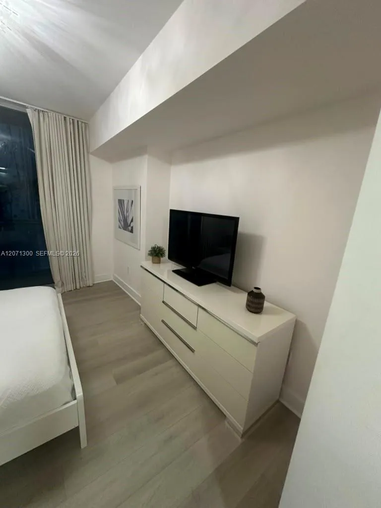 485 Brickell Ave #1908 Miami, FL 33131