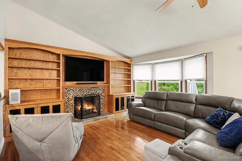 24404 Jamestowne Road Novi City, MI 48375