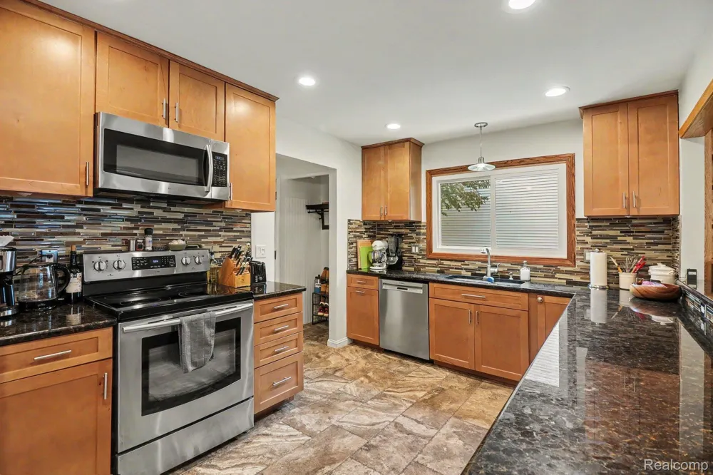 24404 Jamestowne Road Novi City, MI 48375