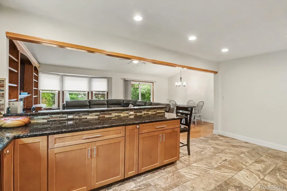 24404 Jamestowne Road Novi City, MI 48375