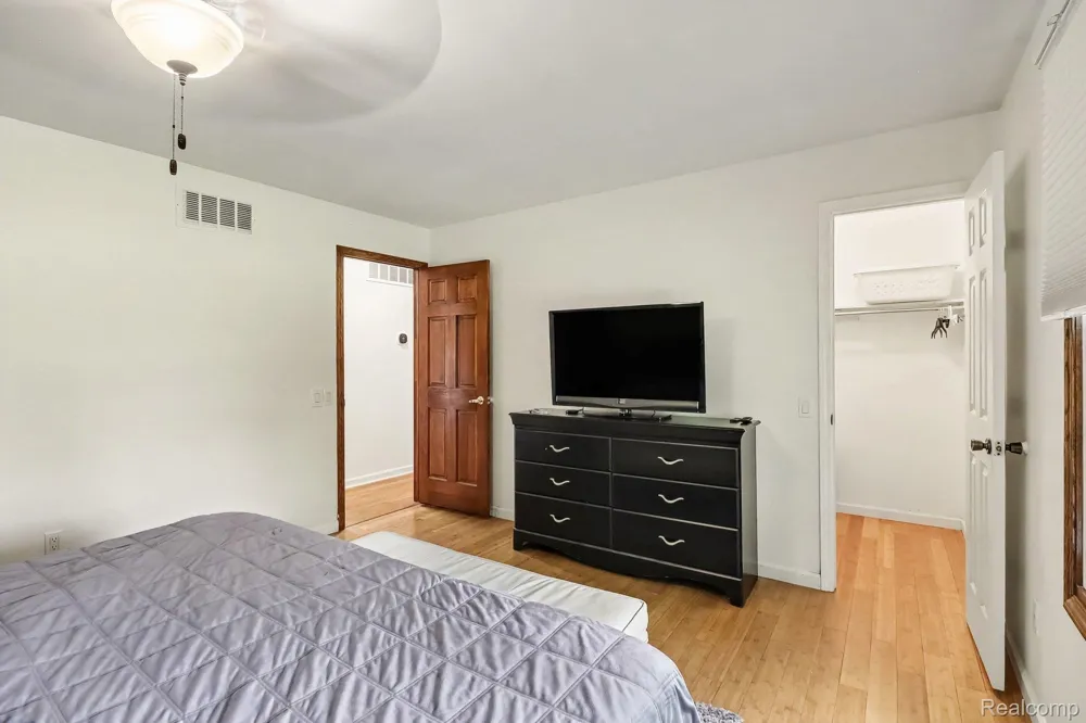 24404 Jamestowne Road Novi City, MI 48375