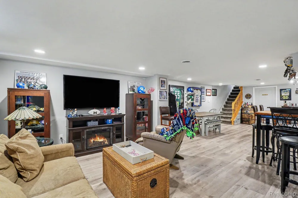 24404 Jamestowne Road Novi City, MI 48375