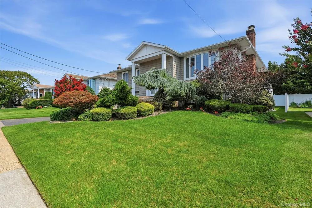 3165 Clubhouse Road Merrick, NY 11566