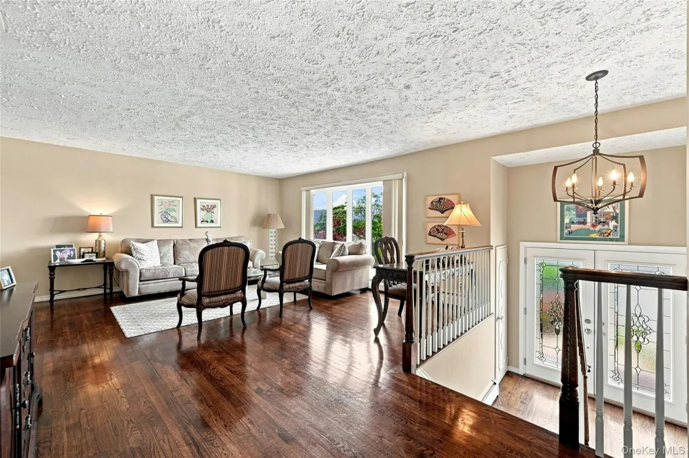 3165 Clubhouse Road Merrick, NY 11566