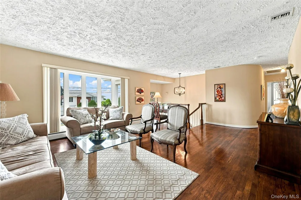 3165 Clubhouse Road Merrick, NY 11566