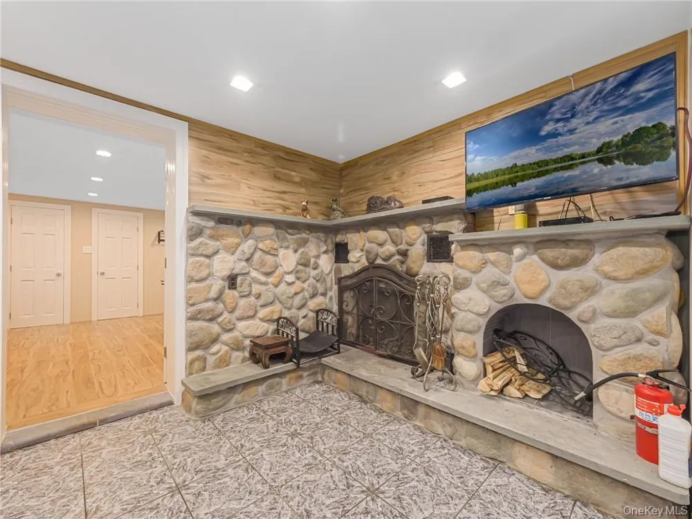 2 Hollowaty Kosak Road Glen Spey, NY 12737