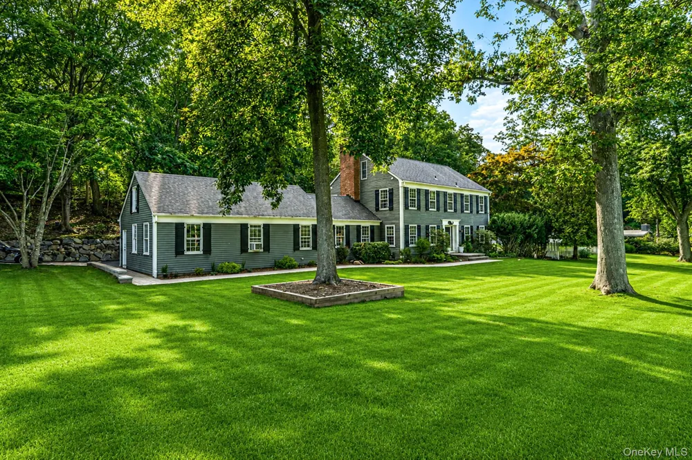 22 Ashley Lane Shoreham, NY 11786