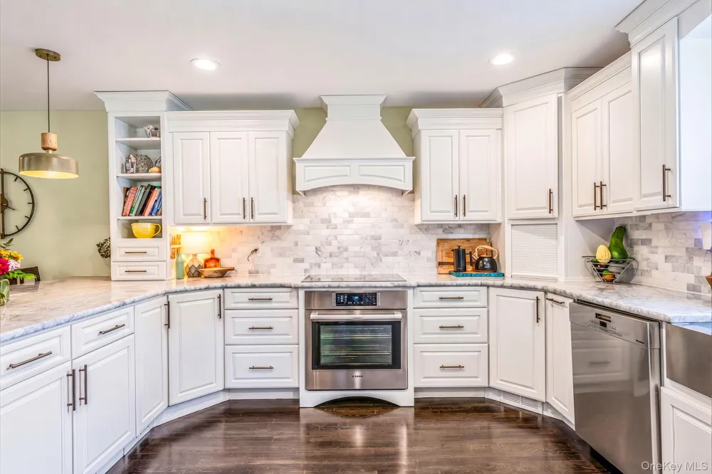 22 Ashley Lane Shoreham, NY 11786