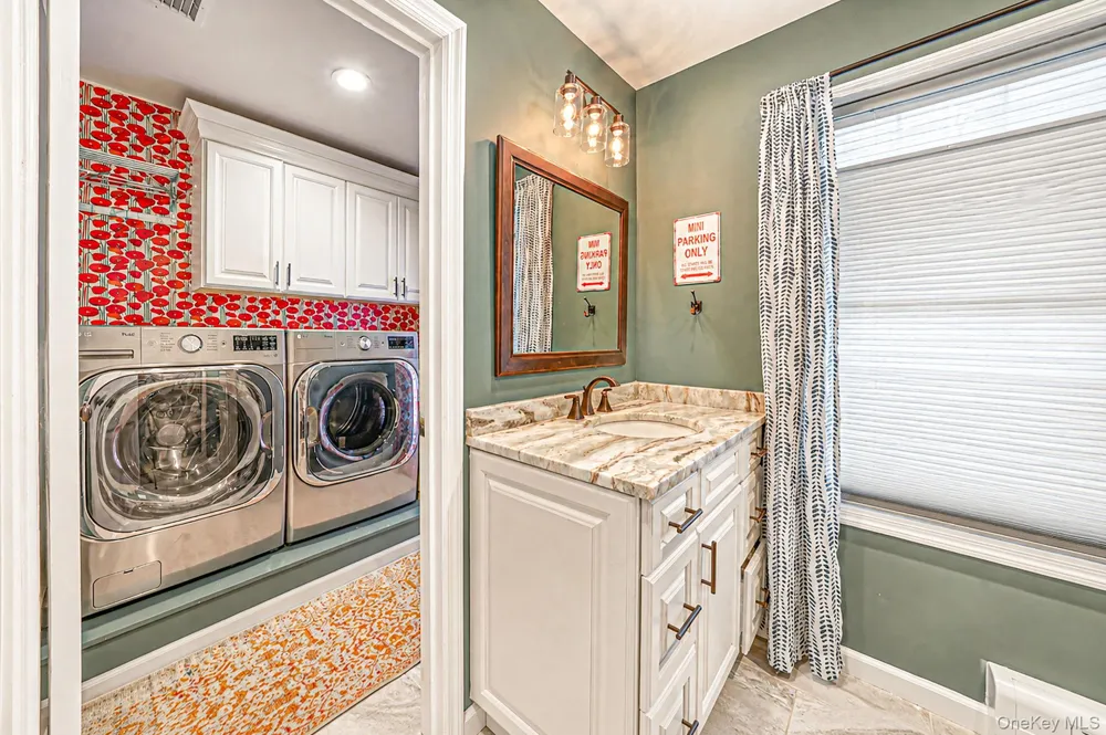 22 Ashley Lane Shoreham, NY 11786