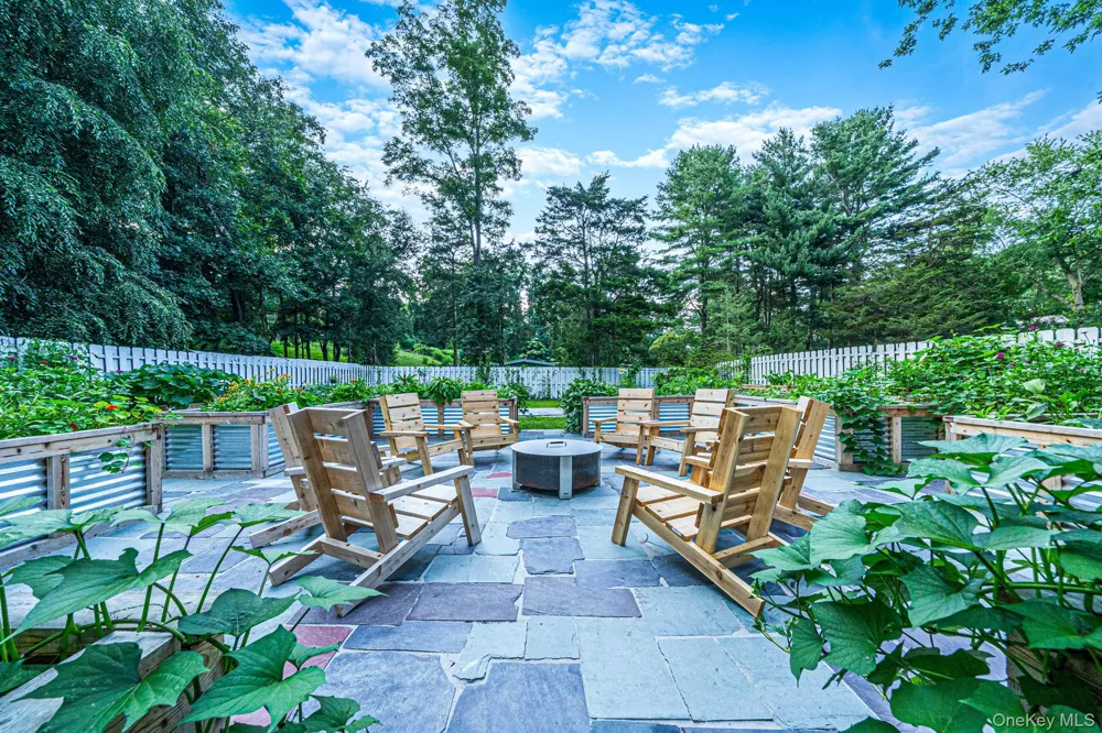 22 Ashley Lane Shoreham, NY 11786