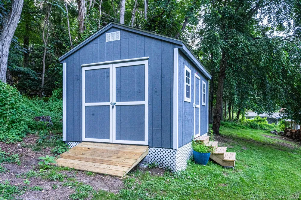 22 Ashley Lane Shoreham, NY 11786