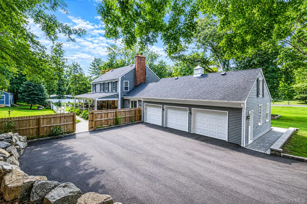 22 Ashley Lane Shoreham, NY 11786