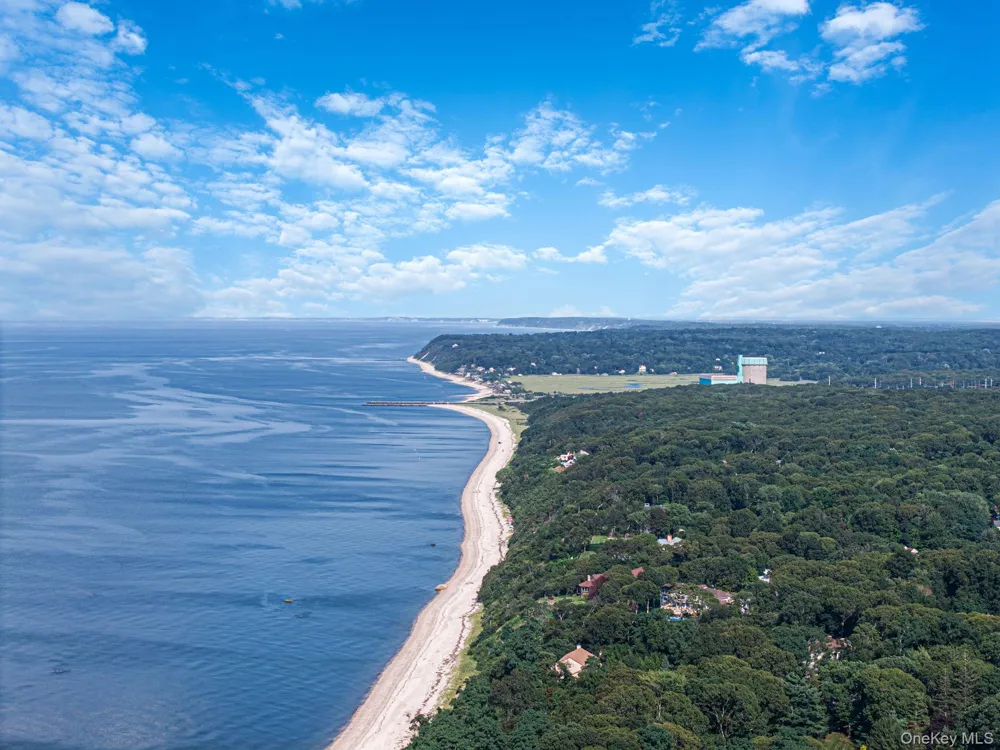 22 Ashley Lane Shoreham, NY 11786