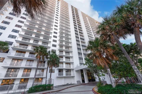 210 174th ST Unit 419 Collins Avenue #419