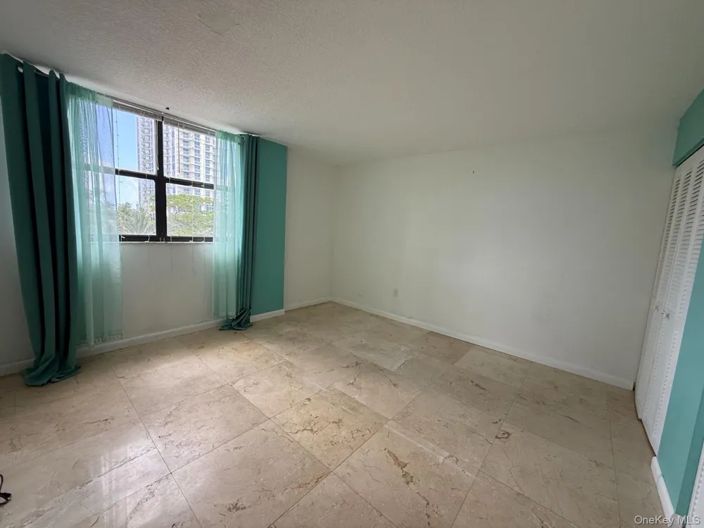 210 174th ST Unit 419 Collins Avenue #419 Call Listing Agent, FL 33160