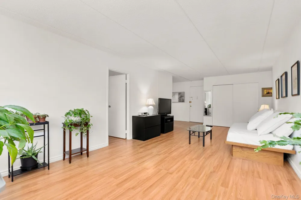2 Consulate Drive #3G Tuckahoe, NY 10707