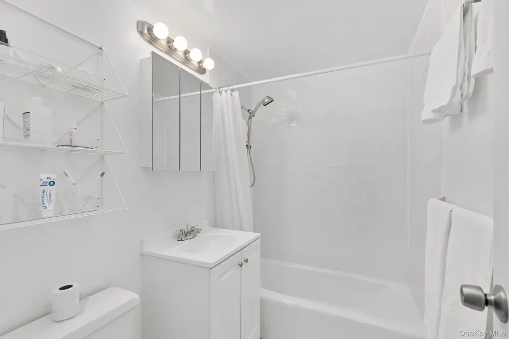 2 Consulate Drive #3G Tuckahoe, NY 10707