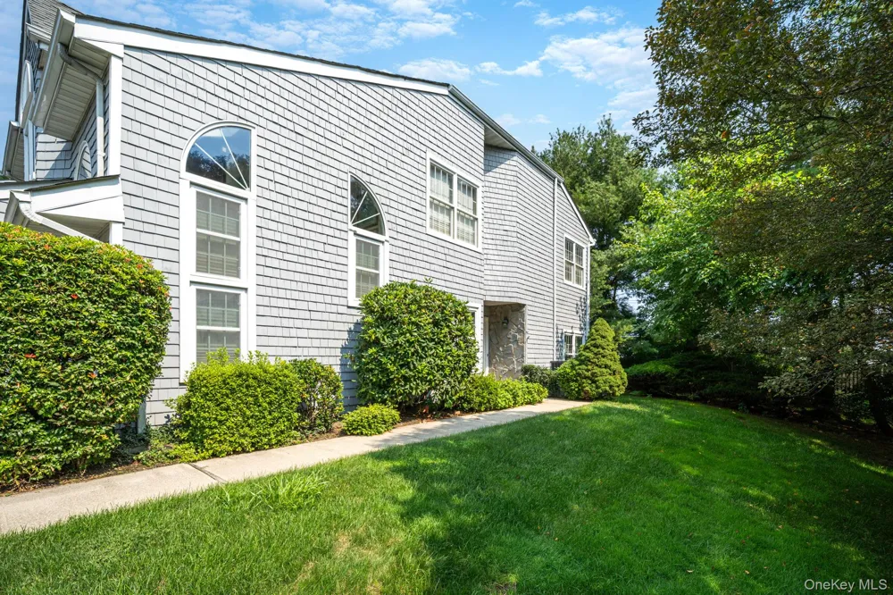 188 Lakebridge Drive Kings Park, NY 11754