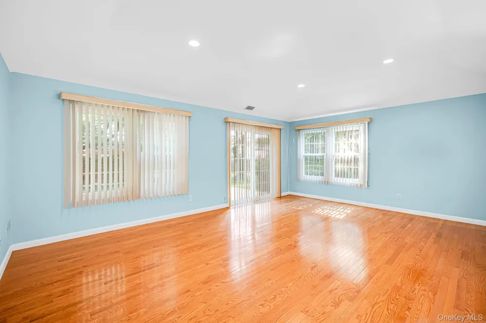 188 Lakebridge Drive Kings Park, NY 11754