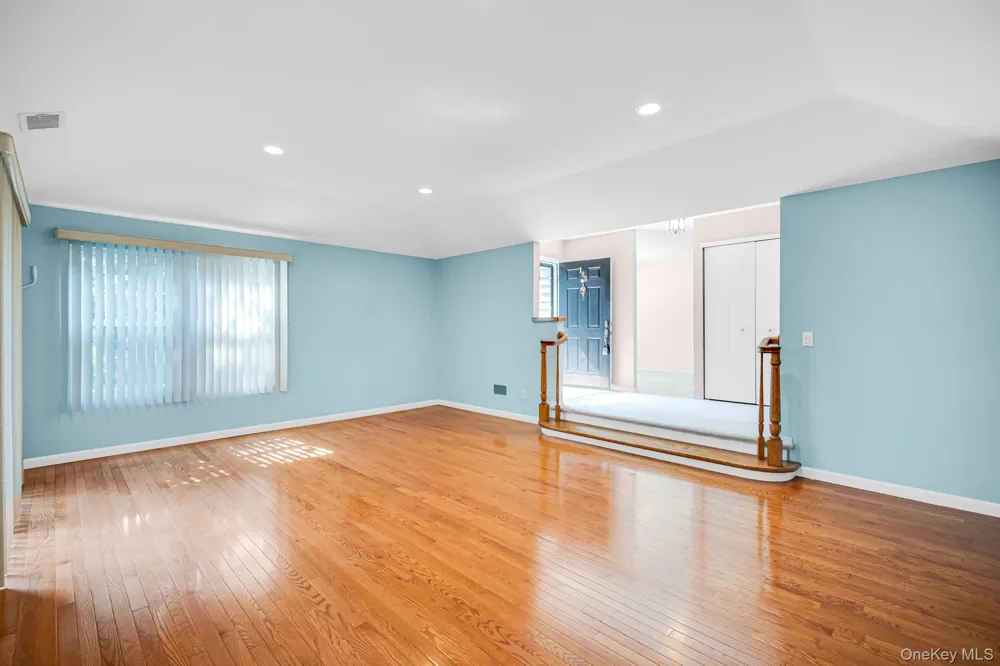 188 Lakebridge Drive Kings Park, NY 11754