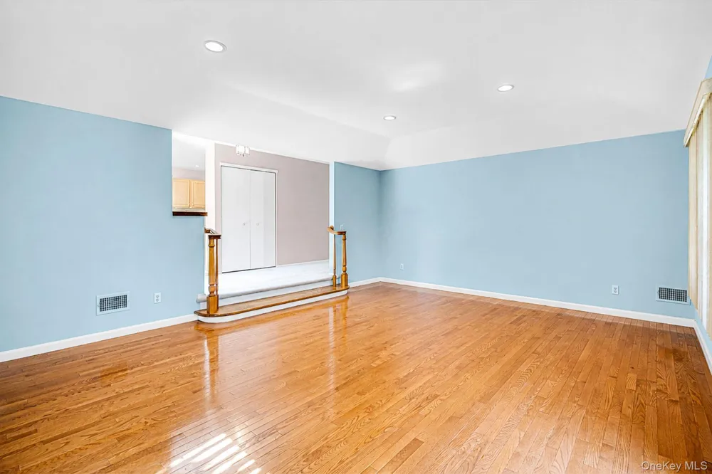 188 Lakebridge Drive Kings Park, NY 11754