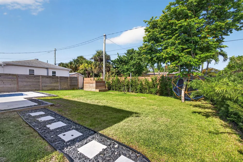 1309 PALMWAY 