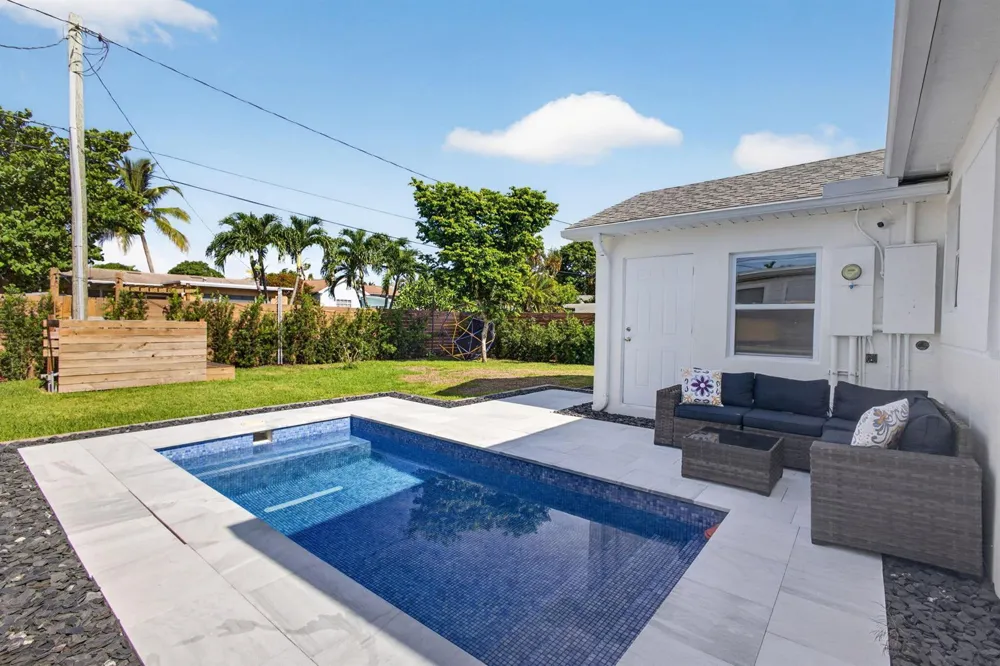 1309 PALMWAY 