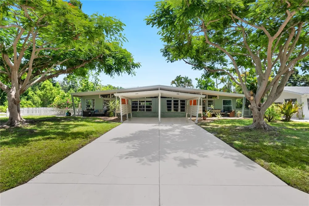 2005 TETLOW PLACE Sarasota, FL 34239