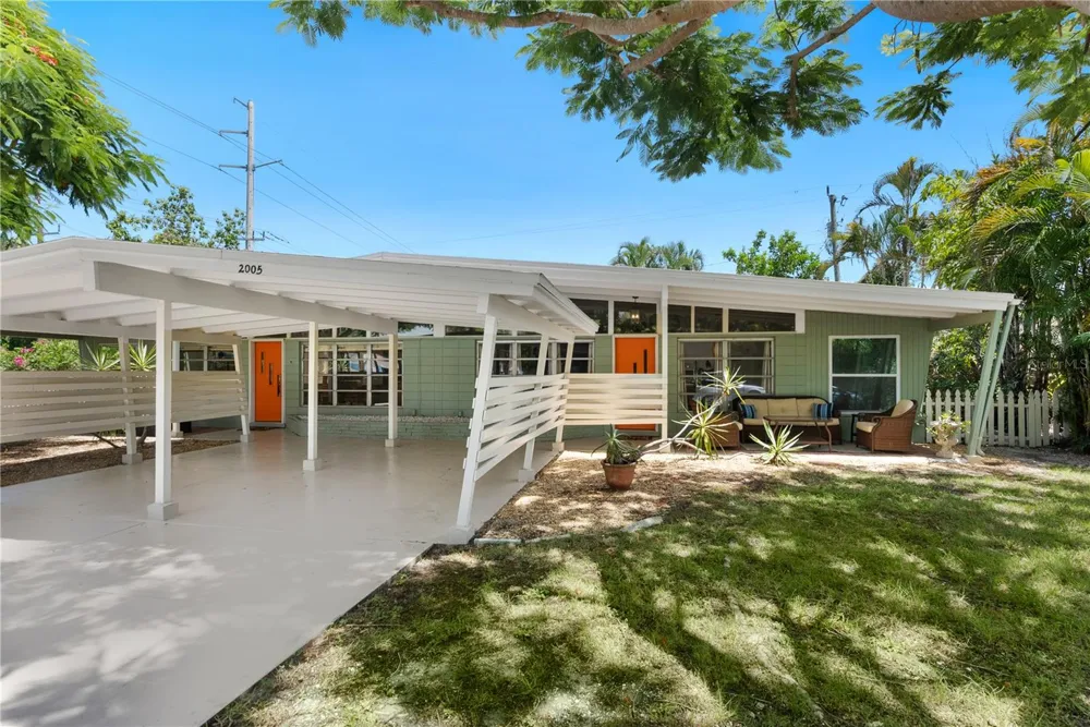 2005 TETLOW PLACE Sarasota, FL 34239