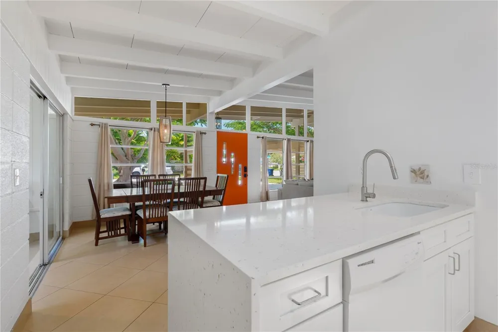 2005 TETLOW PLACE Sarasota, FL 34239