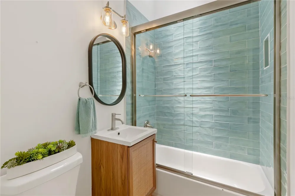 2005 TETLOW PLACE Sarasota, FL 34239