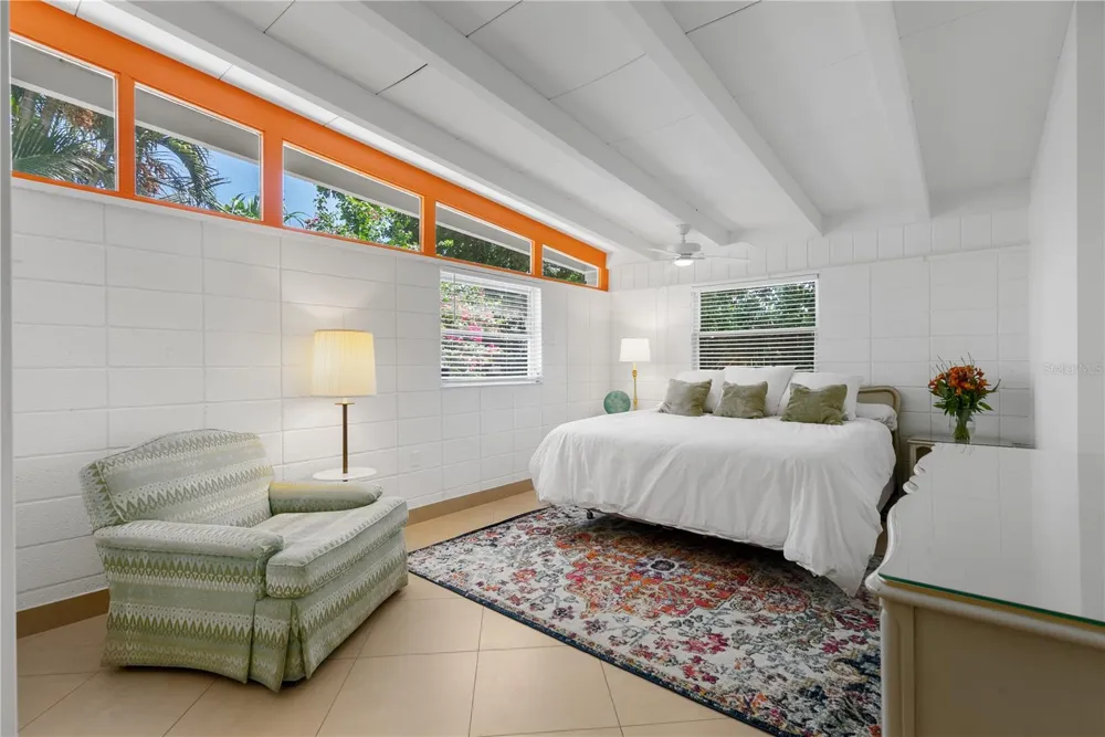 2005 TETLOW PLACE Sarasota, FL 34239
