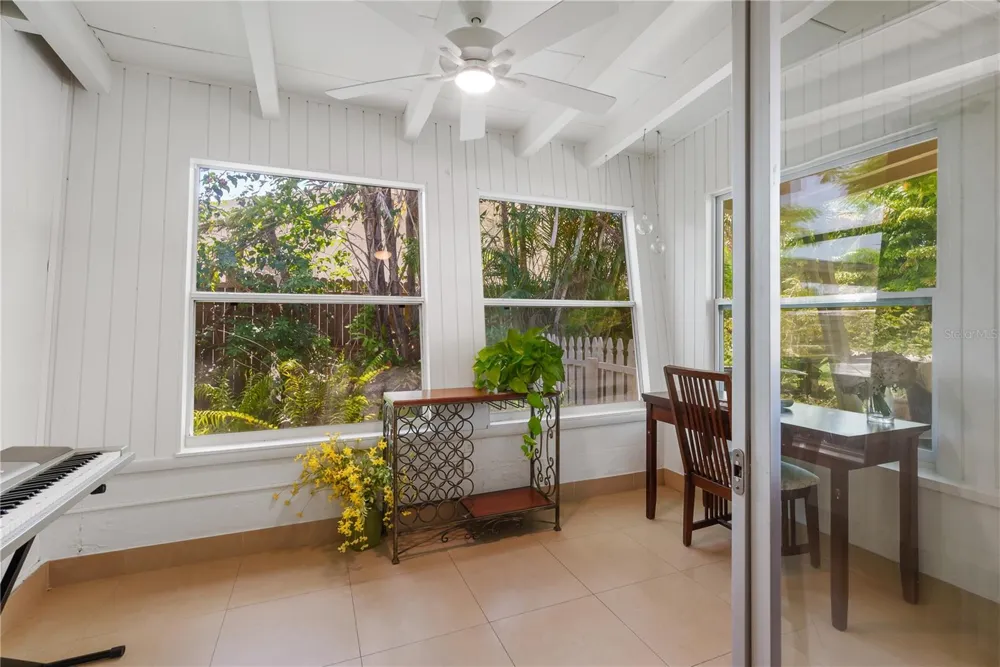 2005 TETLOW PLACE Sarasota, FL 34239