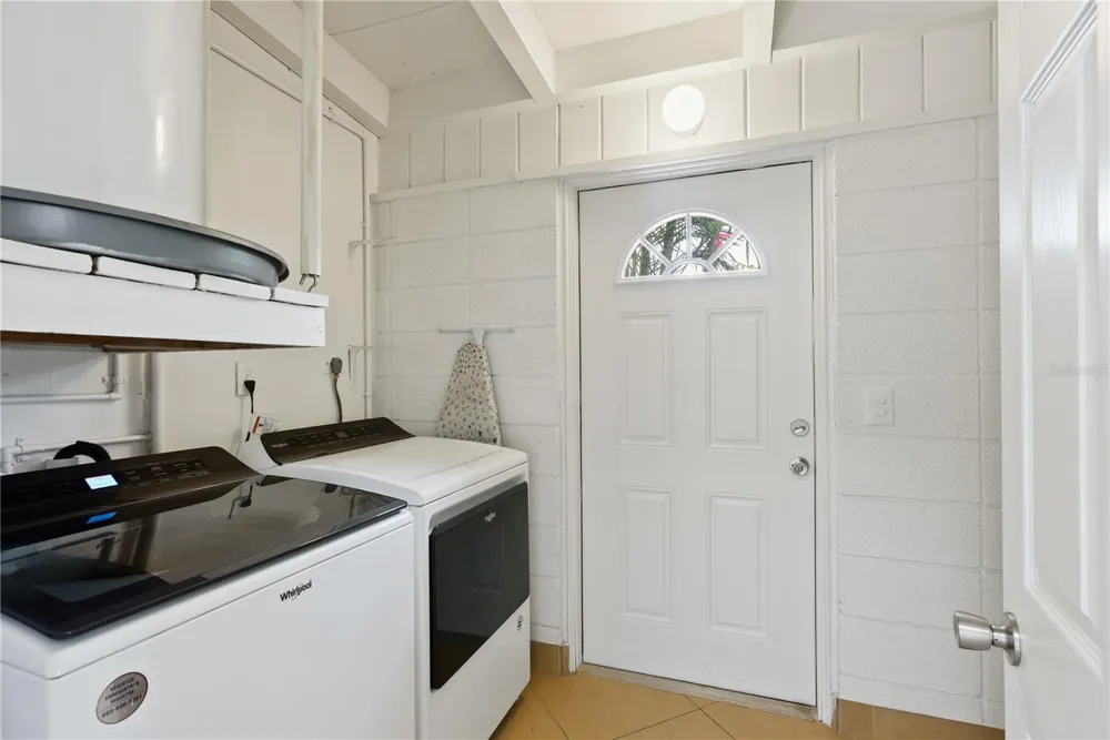 2005 TETLOW PLACE Sarasota, FL 34239