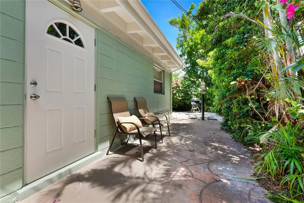2005 TETLOW PLACE Sarasota, FL 34239