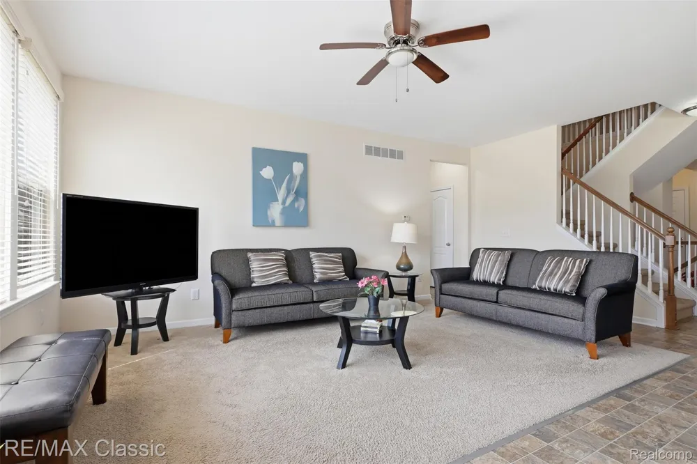 36945 Everett Drive Westland City, MI 48185
