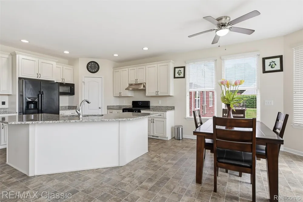 36945 Everett Drive Westland City, MI 48185