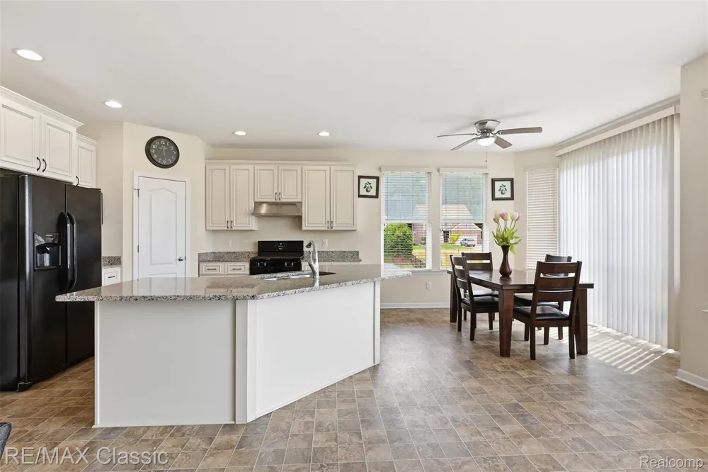 36945 Everett Drive Westland City, MI 48185