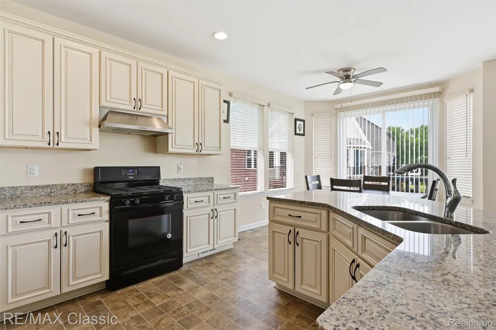 36945 Everett Drive Westland City, MI 48185