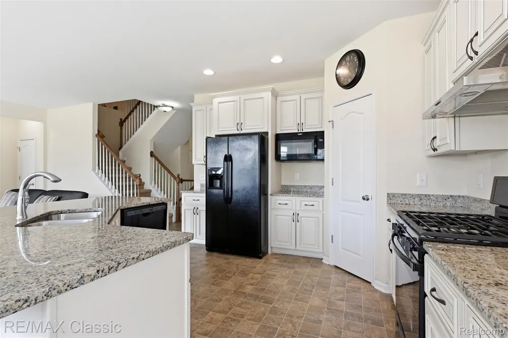 36945 Everett Drive Westland City, MI 48185