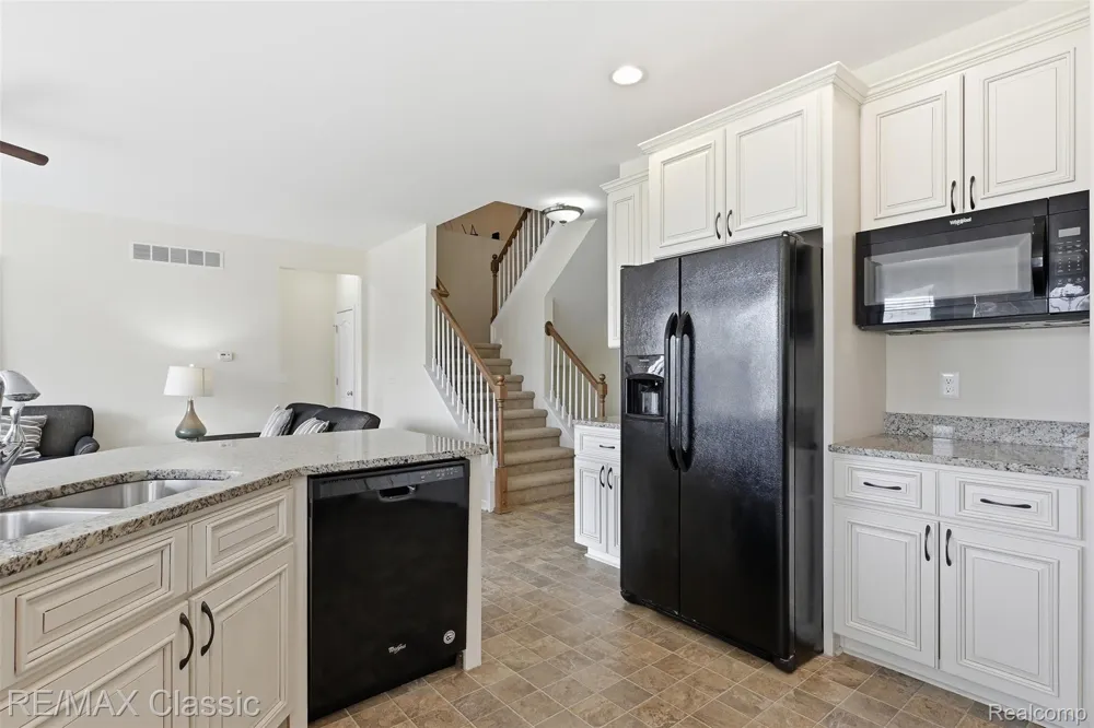 36945 Everett Drive Westland City, MI 48185