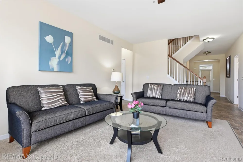 36945 Everett Drive Westland City, MI 48185