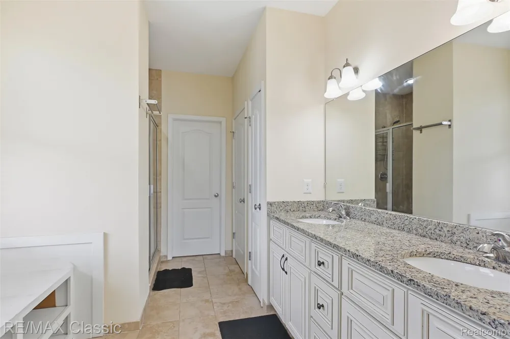 36945 Everett Drive Westland City, MI 48185