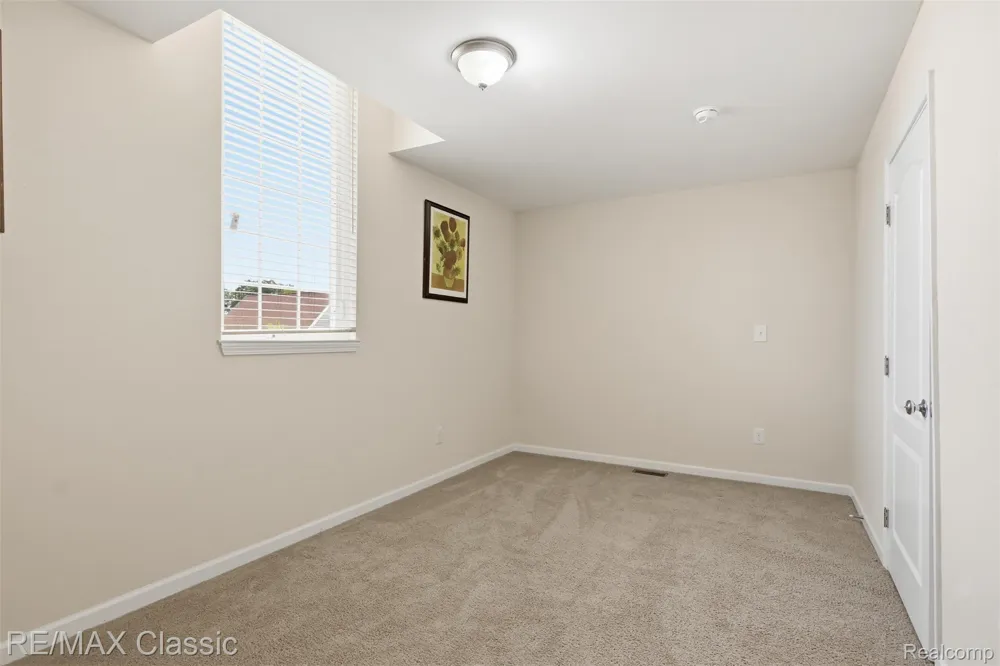 36945 Everett Drive Westland City, MI 48185