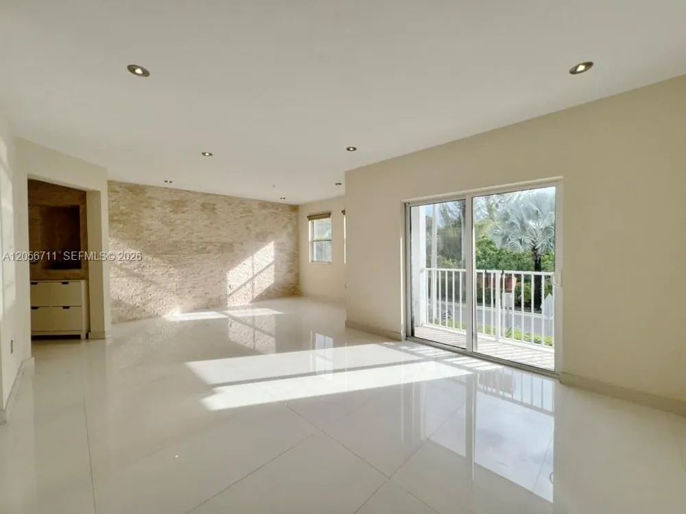 8800 NW 97th Ave #204 Doral, FL 33178