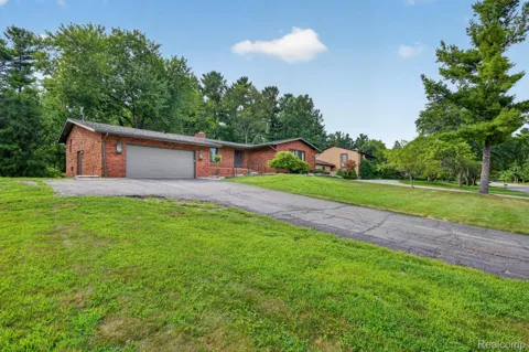 5730 Pine View Drive