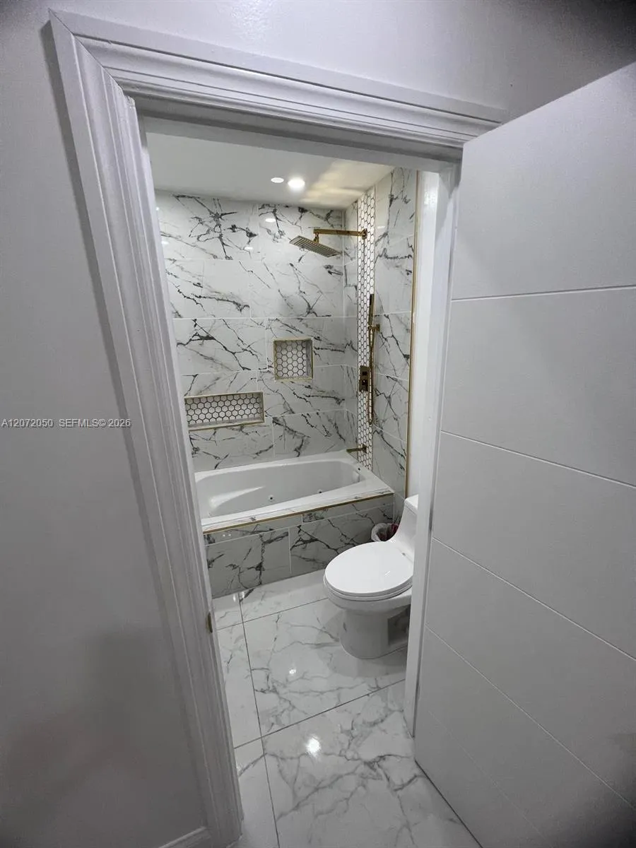 5090 SW 9th Ct Plantation, FL 33317